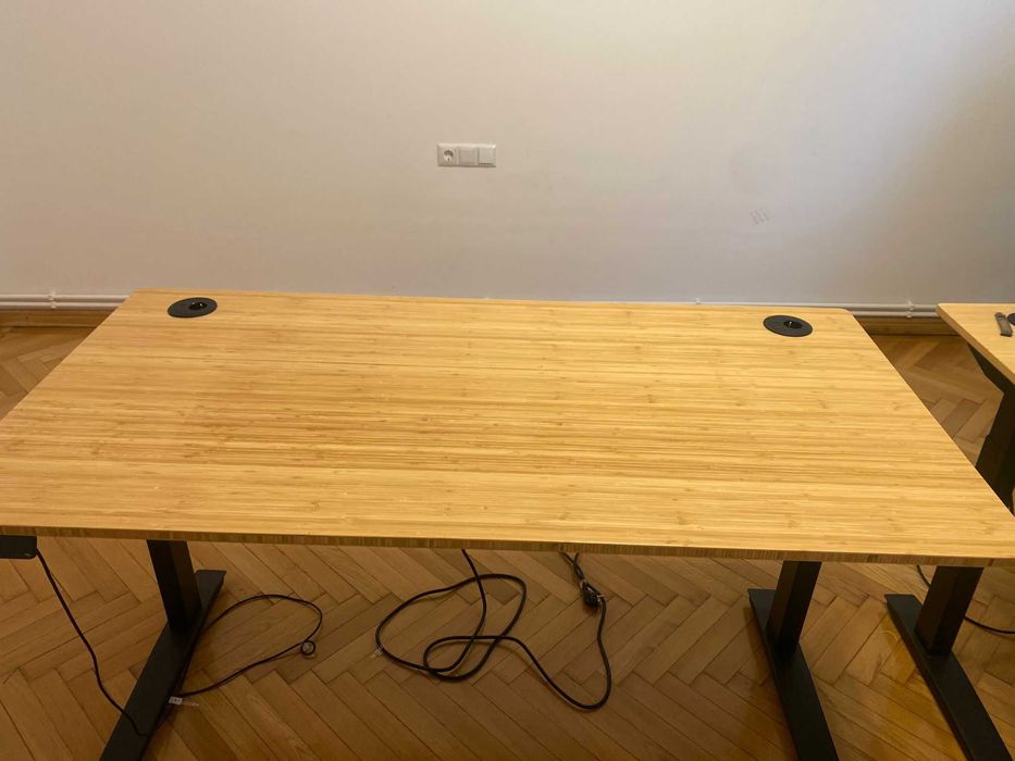 Birou electric Herman Miller Jarvis Bamboo 160x80 – stare foarte bună