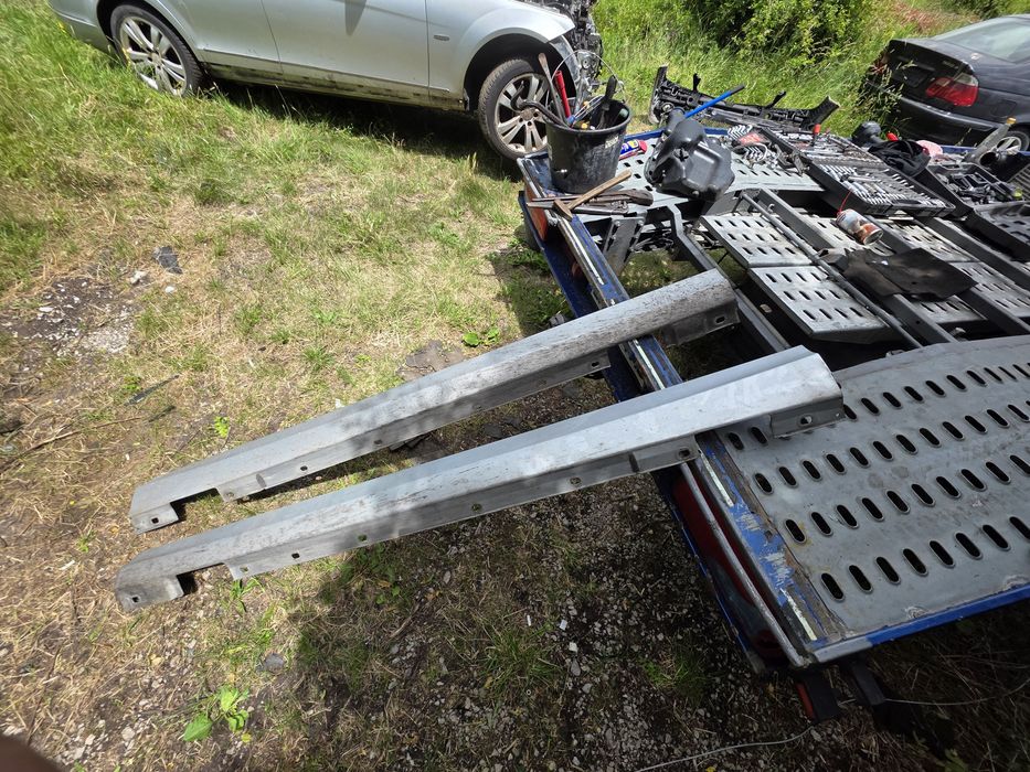 Прагове за Mercedes W204 с код на боя c775