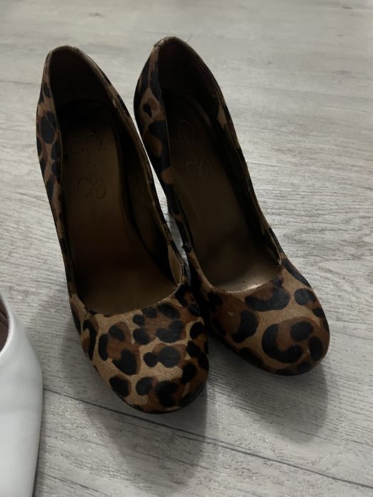 3 пары туфель 37р