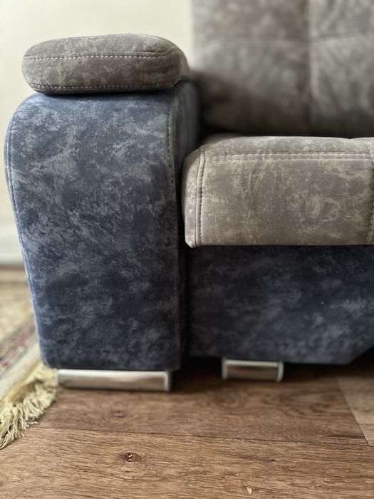 Диван с металическим каркасом