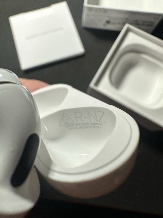 Apple AirPods gen 4 Noi