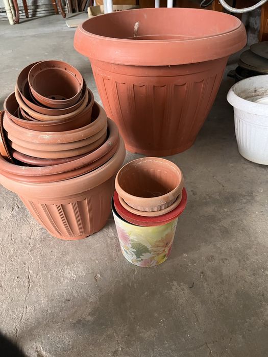 Продается горшки разного размера