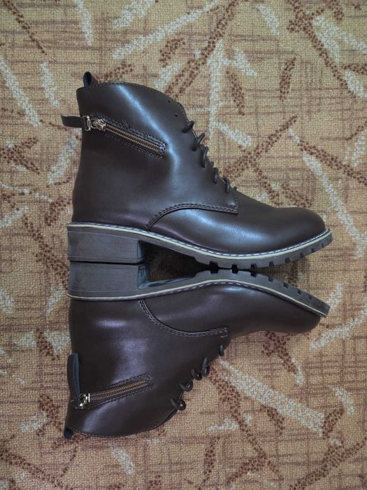 Vand ghete fete 39 / 40 piele noi