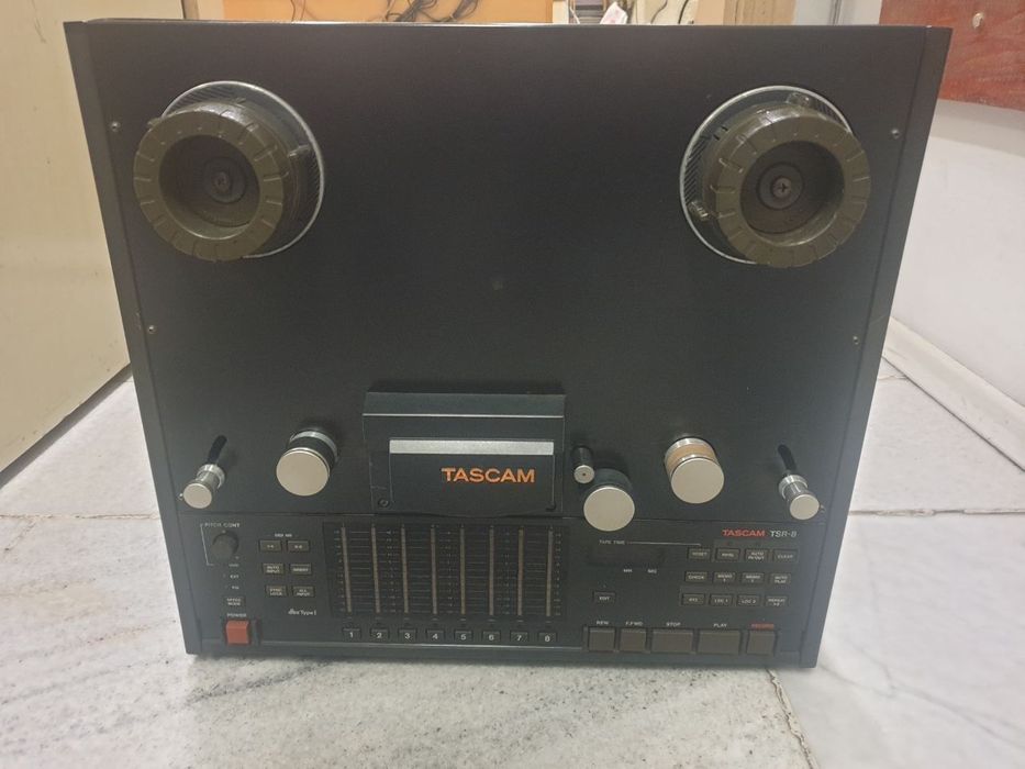 Колекционерки ролков магнетофон Tascam TSR 8 
4 transistor portable ta