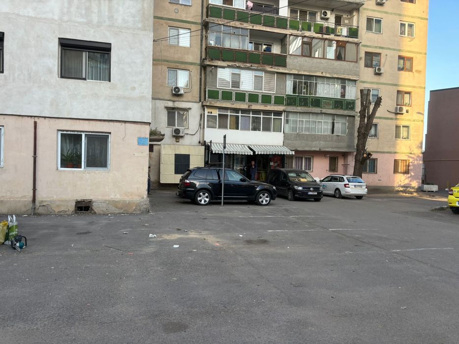 Apartament cu 3 camere, decomandat