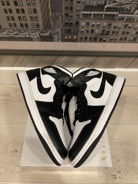 Jordan 1 Mid Panda