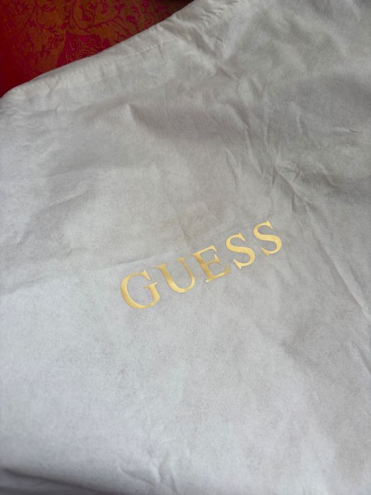 Оригинална дамска чанта Guess