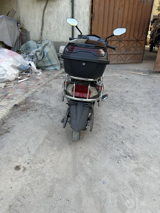 Skuter sotiladi yurish kilomet 20 tezligi 55 60