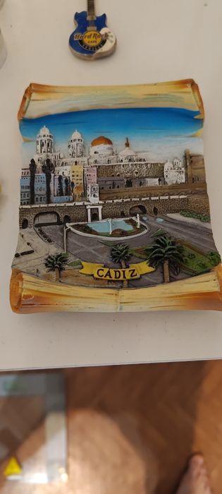 Hard Rock Cafe Seville ключодържател и други сувенири 20Евро всичко