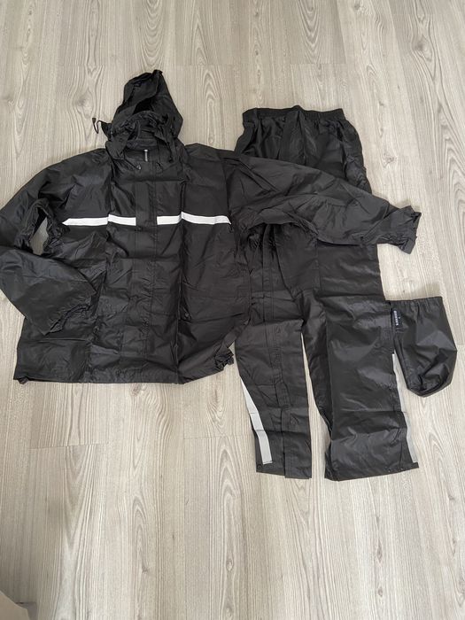 Set Pelerina Ploaie Geaca si Pantaloni L nou