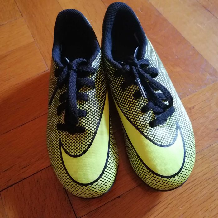 Бутонки за изкуствена трева Adidas Messi, Бутонки за тревен терен Nike