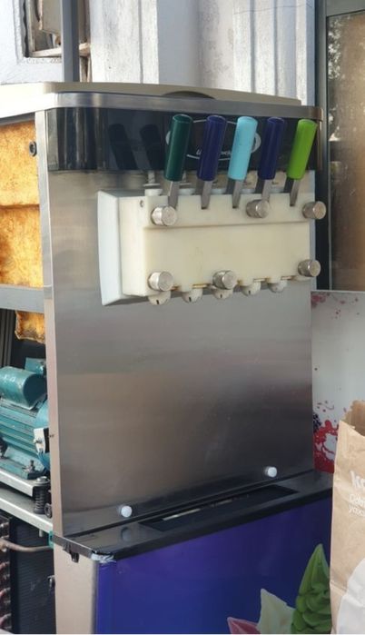 Freezer marojni aparat