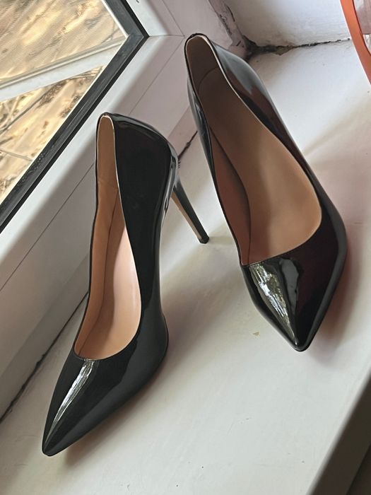 Новые туфли лодочки на высоком каблуке лаковые черные размер 42