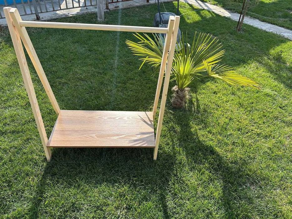 Напольная вешалка для детской одежды