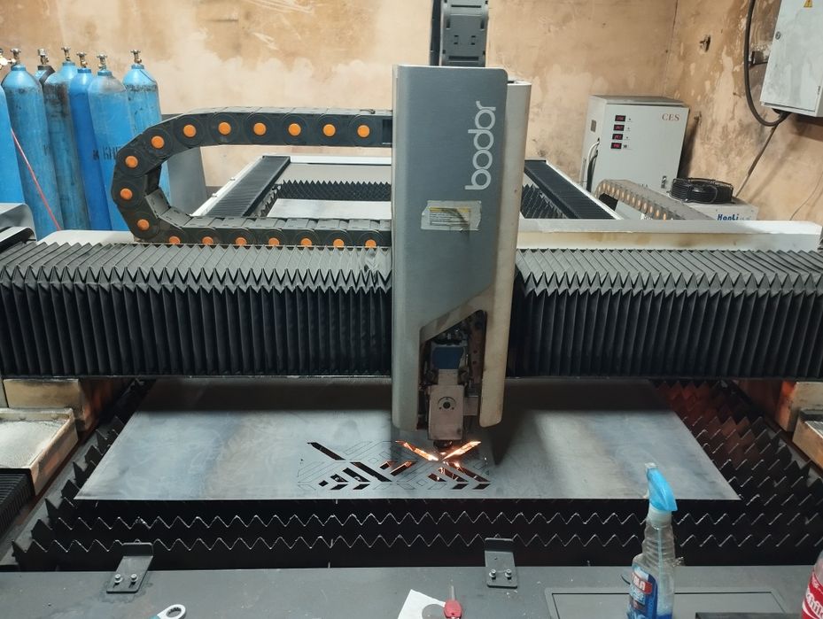 Лазер хизмати,Харфлар гуллар навесларга кесиб берамиз