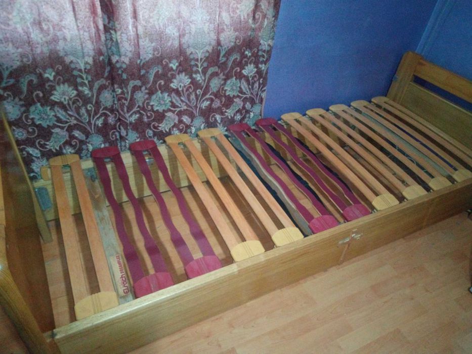 de  vanzare    pat    pentru  1-  persoane !!!