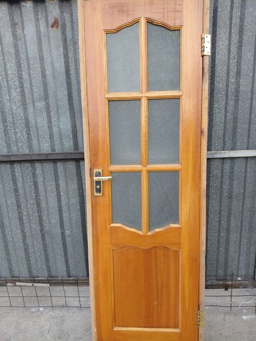 Дверь деревянная