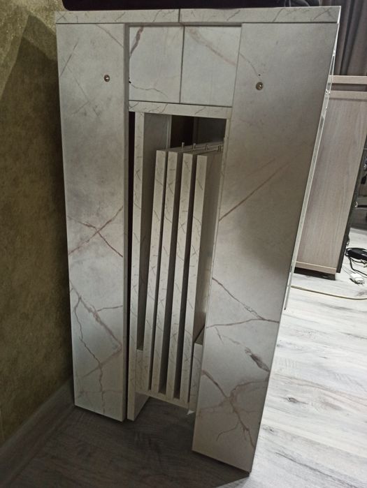 Стол обеденный в гостиную.