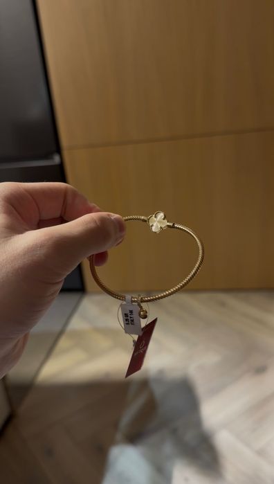 Женский золотой браслет Van Cleef