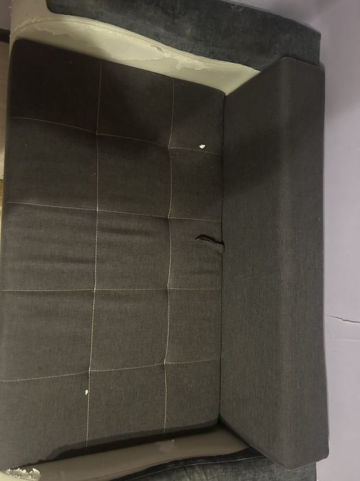 Продам диван старый с подушками вместе