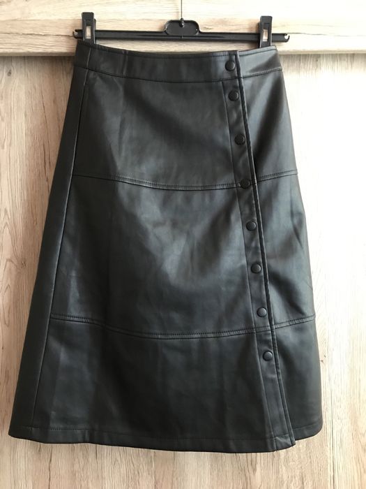 RESERVED Нова кожена пола - размер 34 / S