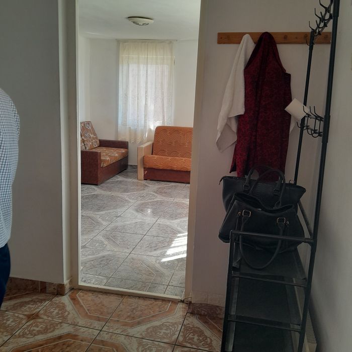 Închiriez apartament 3 camere