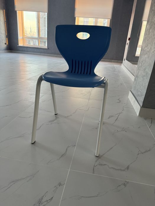 Стулья школьные/офисные.