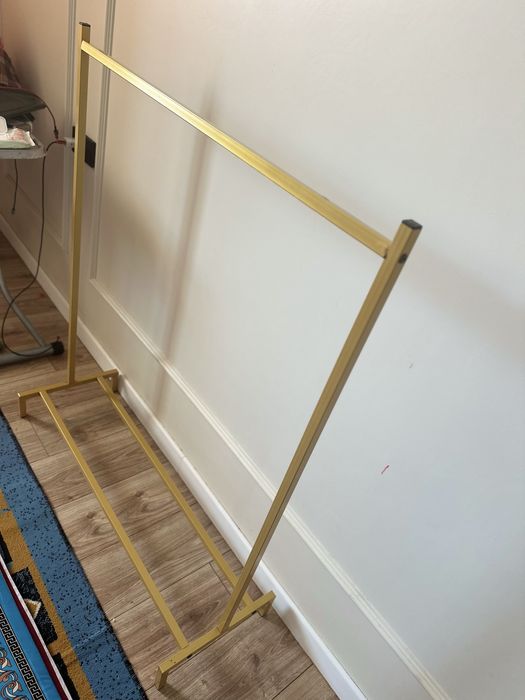 Продам вешалку стойку