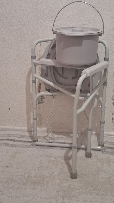 Санитарный стул туалет