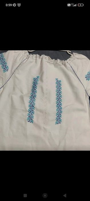 Ie tradițională cusuta manual