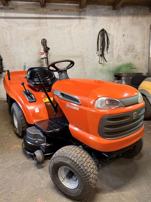 Tractoras de tuns iarba Husqvarna Profesional Briggs&Stratton
