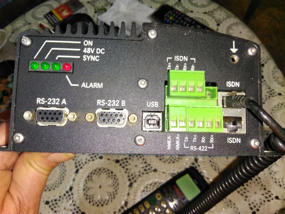 сателитен телефон