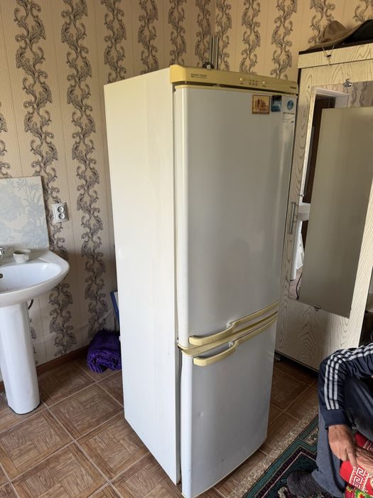 Продам холодильник
