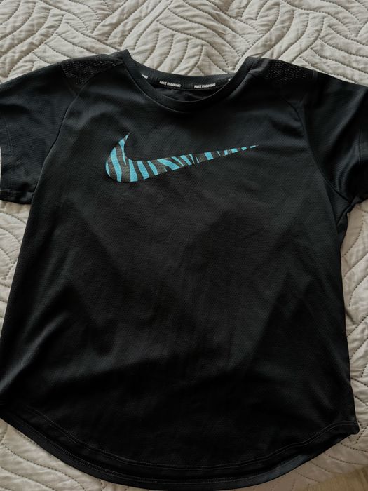 Оригинална дамска тениска NIKE DRI-FIT