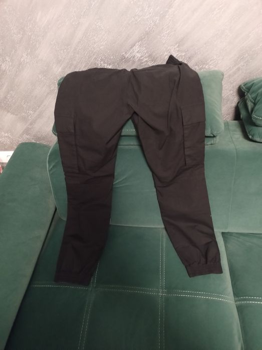 De vânzare pantaloni Calvin Klein