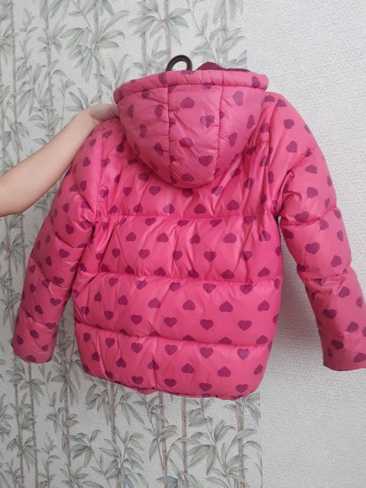 Продам куртки на девочку