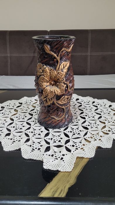 Красива керамична ваза