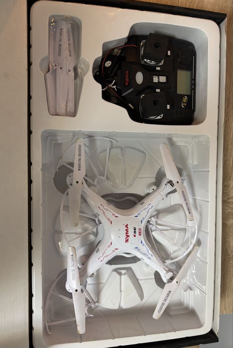Drona Syma X5C cu telecomanda