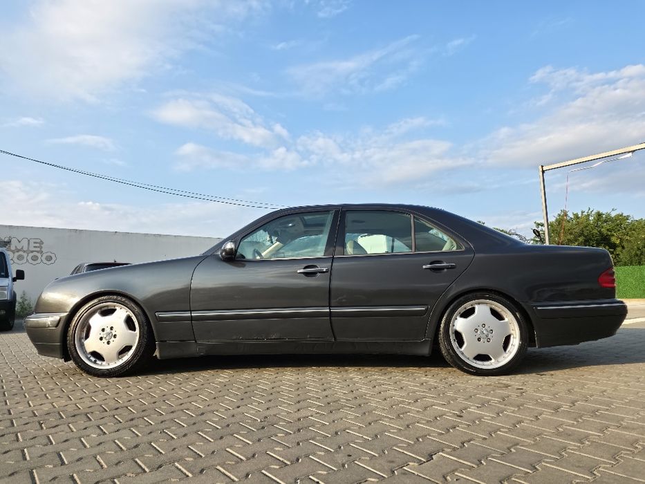 Mercedes-Benz E430 W210