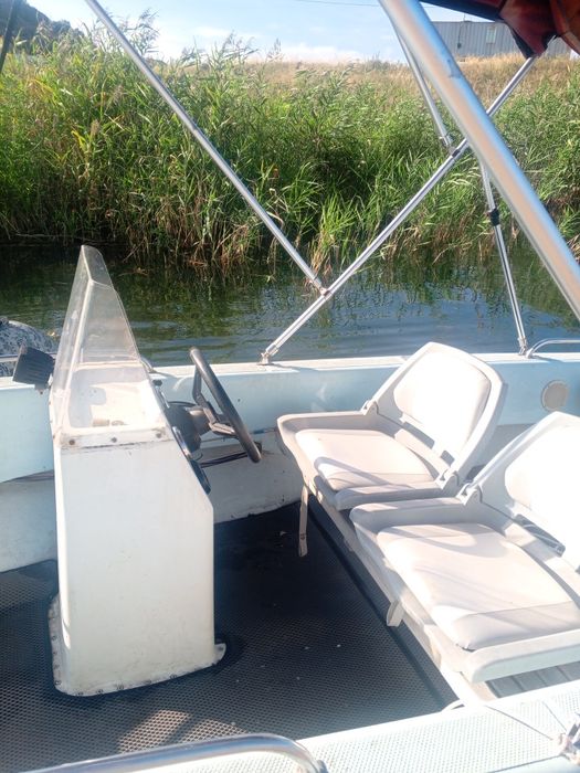 Продам лодку с мотором