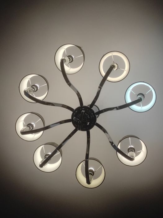 Продам люстру в хорошем состоянии