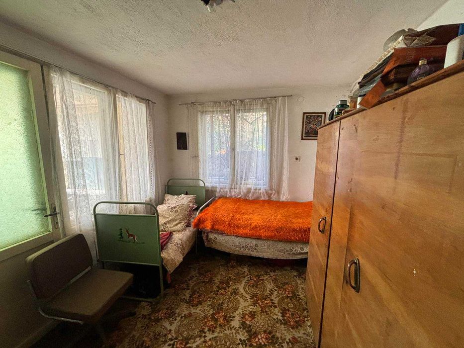 ЕТАЖ от КЪЩА с РЗП 120 кв.м, двор 150 кв.м, град Карлово