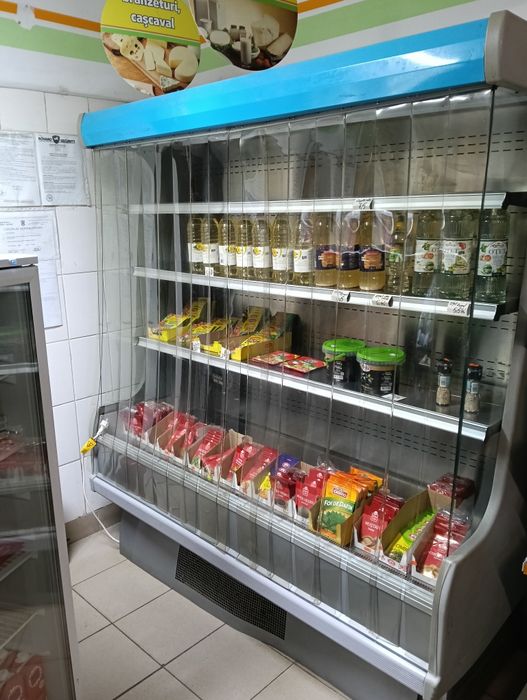 Vitrina frigorifica mezeluri și lactate