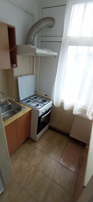 Închiriez apartament 2 camere decomandat