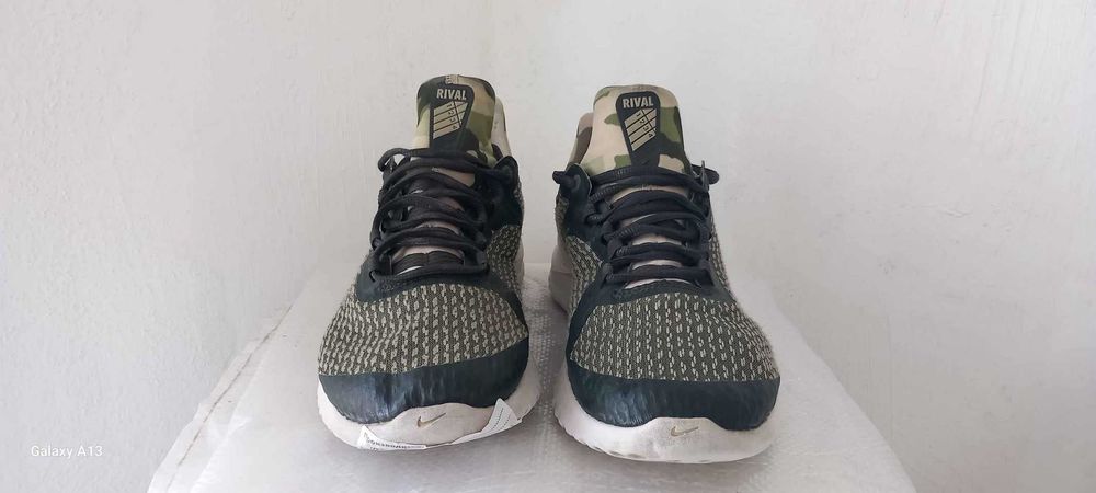 Nike подновява мъжките спортни обувки за бягане в зелено