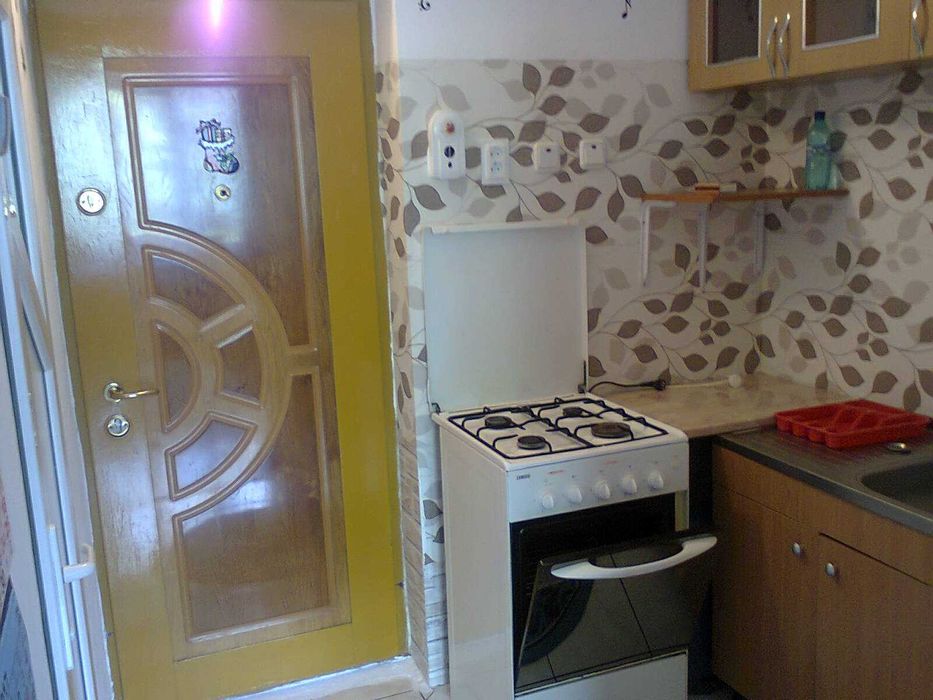 Inchiriere garsoniera zona Far/ Billa pe termen lung.