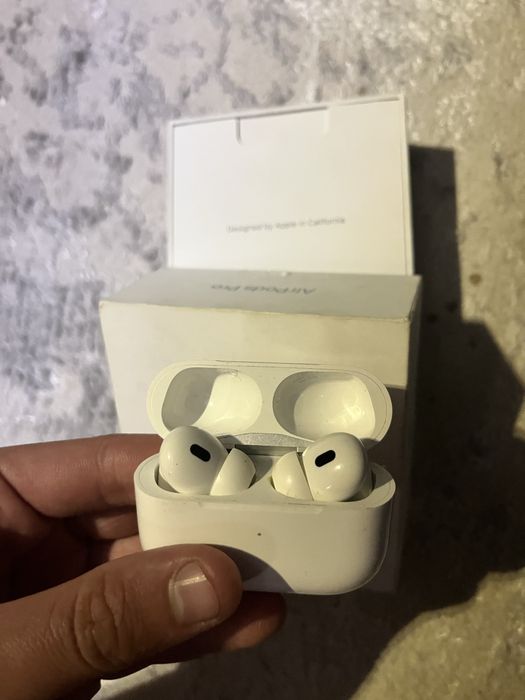 Apple Watch Series 3 и AirPods Pro 2