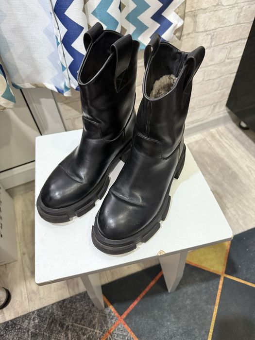 Продам зимние сапоги цигейка6000 тг