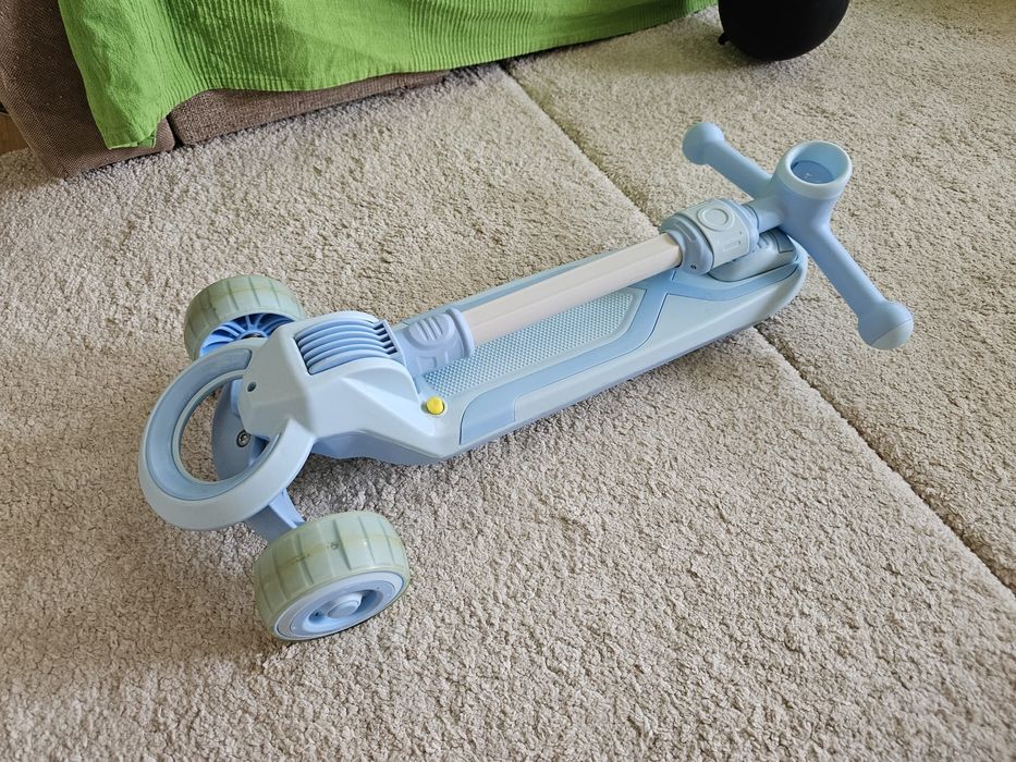 Trotineta 7 in 1 - lumini, muzica de la 2 ani