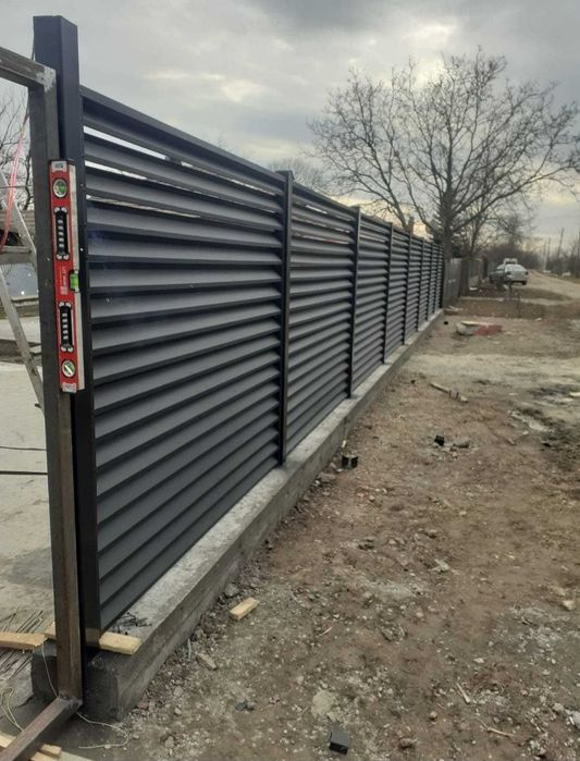 Vand garduri si porti